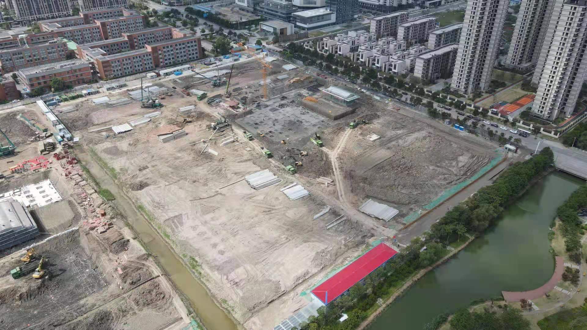 我們是一家集工業與民用建設、安裝、裝修裝飾、地基與基礎、大型土石方、市場開發為一體的施工總承包企業。