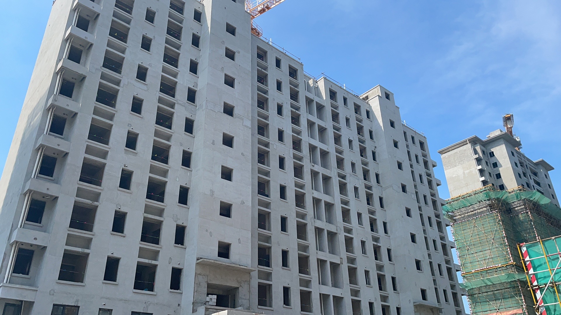 我們是一家集工業與民用建設、安裝、裝修裝飾、地基與基礎、大型土石方、市場開發為一體的施工總承包企業。